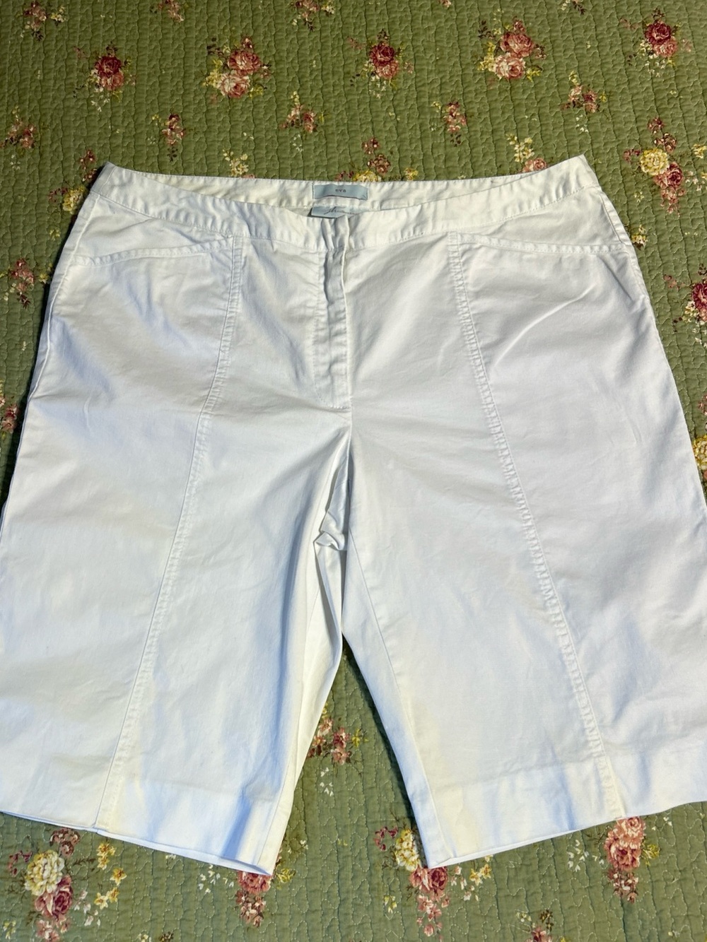 JH Collectibles Shorts
Bermuda eva style women's 16 white stretch comfort Pocket